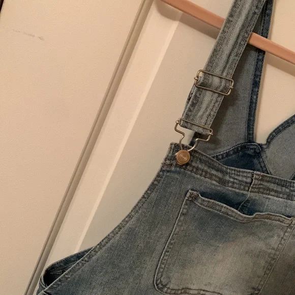 No Boundaries adorable denim distressed w/lace trim overall shorts XL(15-17) - Picture 3 of 12